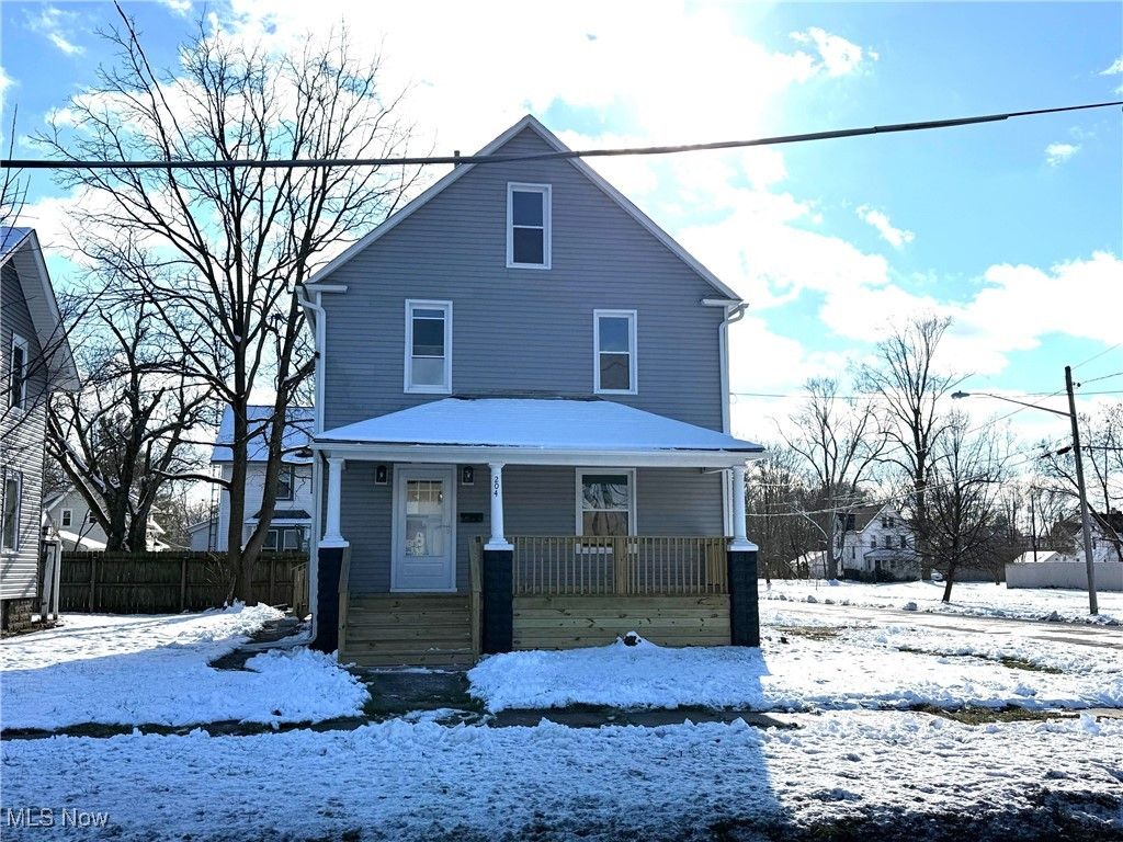 Photo of 204 Atlantic Street NE, Warren, OH 44483 (MLS # 5176208)