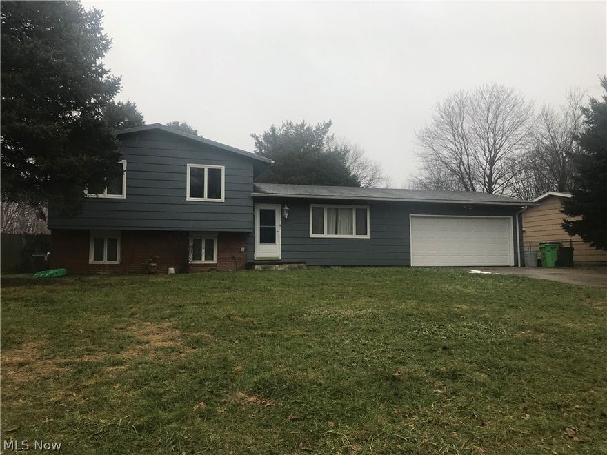 PERRY SPLIT LEVEL IN NEED OF UPDATING & SOME LOVE!   Newer roof, furnace and central air.  Hardwood floors throughout.  EXCELLENT OPPORTUNITY ~ in area of higher priced home.   MOTIVATED SELLER - bring offer!!