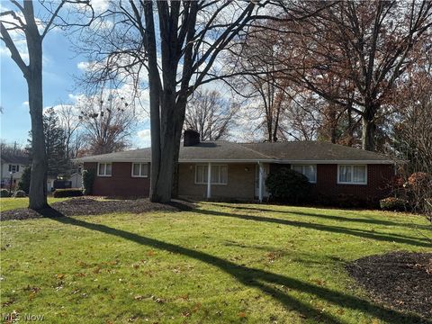 Homes For Sale - 2612 Frostwood Drive<br/> Austintown, OH 44515