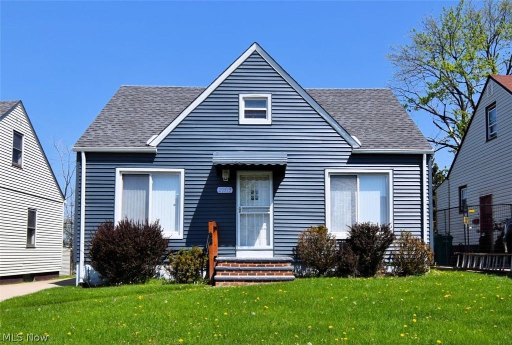 Photo of 20919 Hansen Road, Maple Heights, OH 44137 (MLS # 5204348)