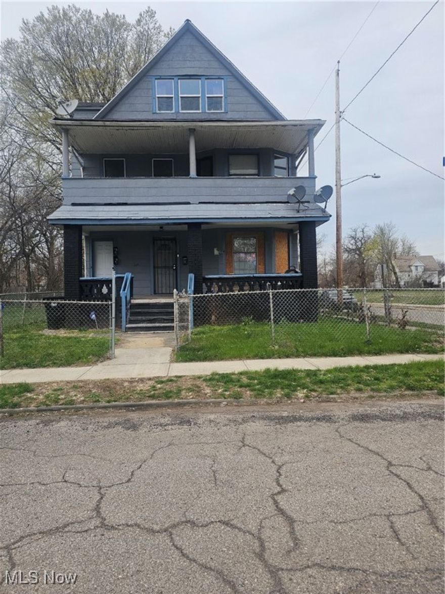 Nicely remodeled Triplex with plenty of updates available for sale!  New roof, new windows, new furnaces, new electrical boxes and new meters!  Don't miss this opportunity!  Hurry and make an offer!