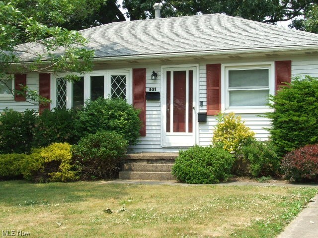 Cute 3-bedroom Ranch with large front bay window that lets in lots of natural light into the living room, which is open to dining area with another front window. Large, fully applianced kitchen with lots of counter space and cupboards, leads to partially finished basement with rec room, workshop area, bonus room and laundry area. First floor has 3 nice sized bedrooms and full bathroom. Hardwood floors in living room, dining rooms and bedrooms. Partially fenced-in backyard has 2 patios, one is perfect for firepit, plus 1-1/2 car detached garage with electric. Newer windows, glass block windows.
Property sells "As Is", seller will make no repairs.