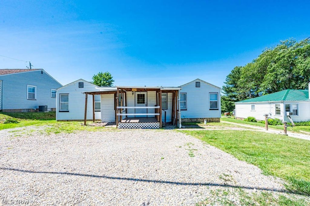 Photo of 323 Steubenville Road SE, Carrollton, OH 44615 (MLS # 5214537)