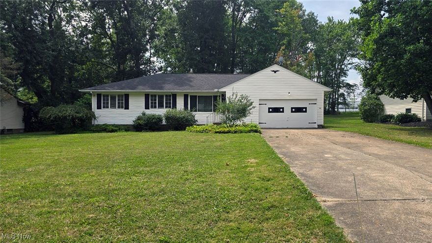 Three bedroom ranch on lovely wooded lot in Brecksville! Generous room sizes include living room with great light,
formal dining room and bedrooms, two with hardwood flooring, and Master with in-suite full bath. The wooded lot is over
300' deep, and backs to the amenities of Valor Acres. Family Room. First floor laundry. (Washer and dryer included.) Full basement. Attached 2 car garage. Award winning Brecksville Broadview Heights schools, close to downtown Brecksville, MetroParks and National Parks. Easy & quick freeway access.