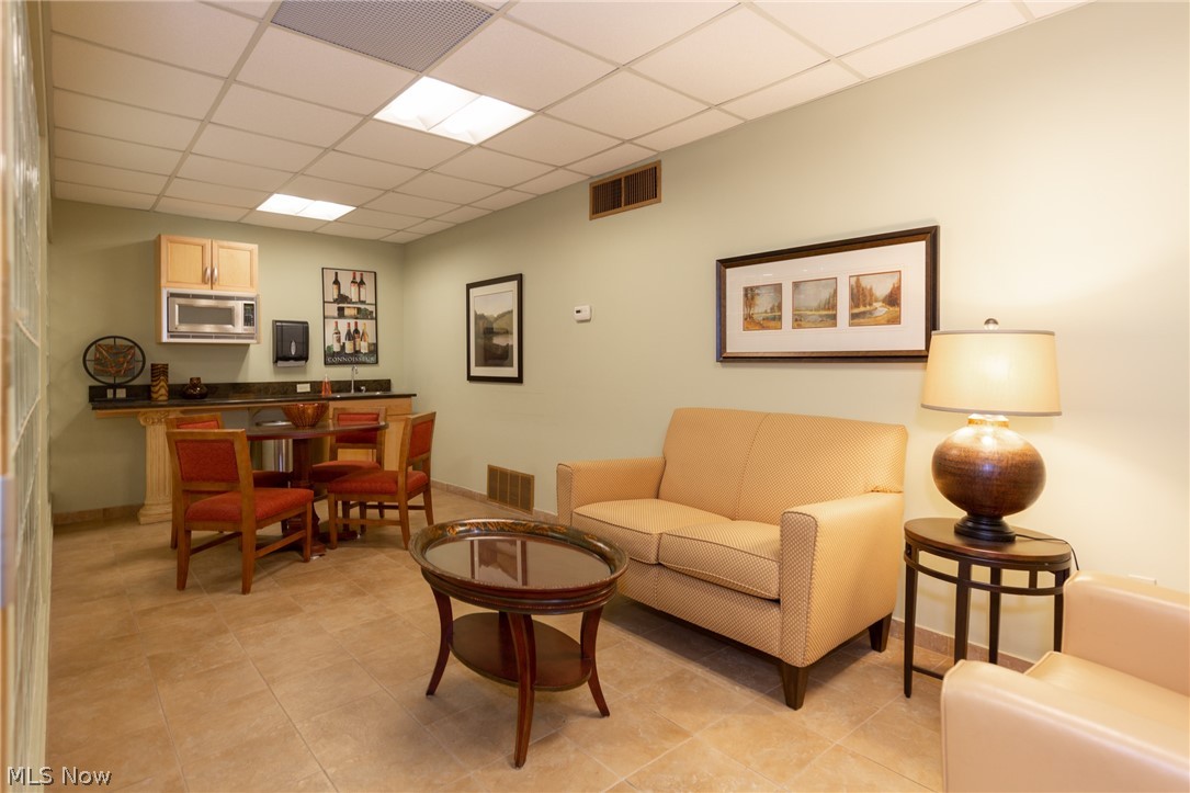 Meridian Condo - Residential