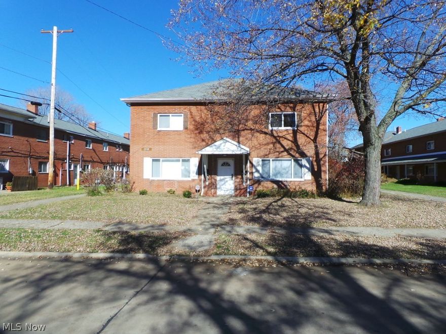 Two bedroom condo offers large living room with tons of natural light, bathroom on main floor and another on upper floor. Spacious
bedrooms with tons of closet space. Close to interstates and tons of amenities. Property sold AS IS.