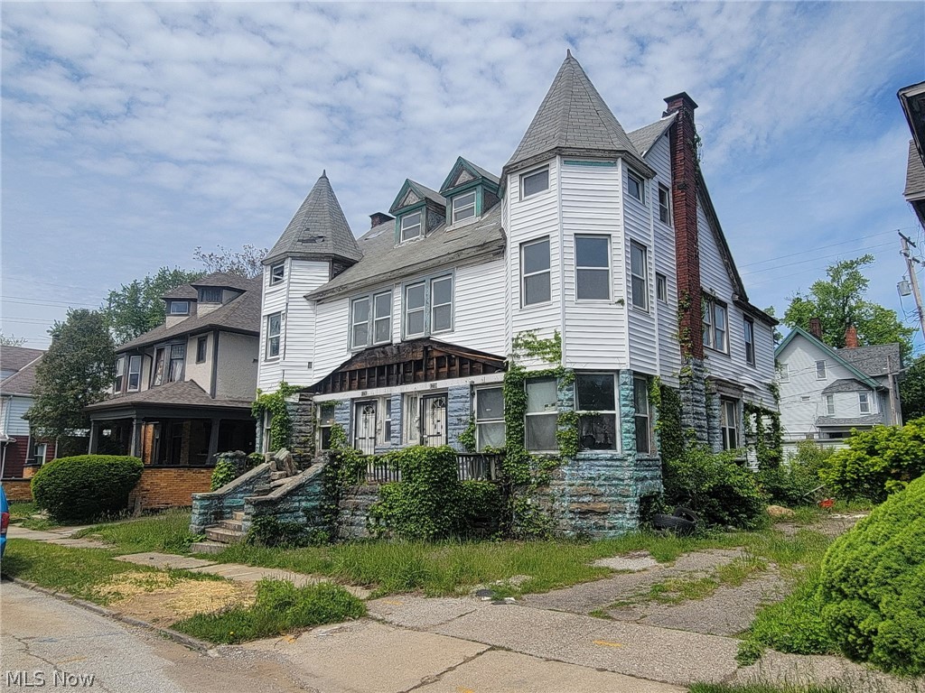 1737 Lakefront Avenue