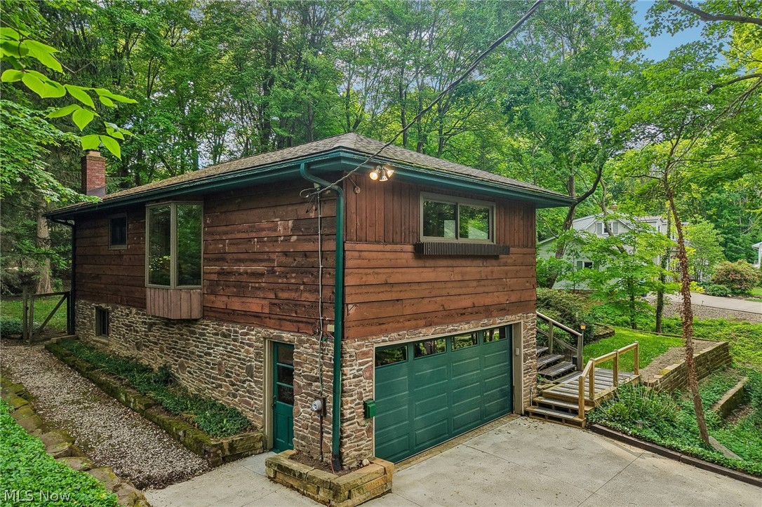 884 Dogwood Terrace