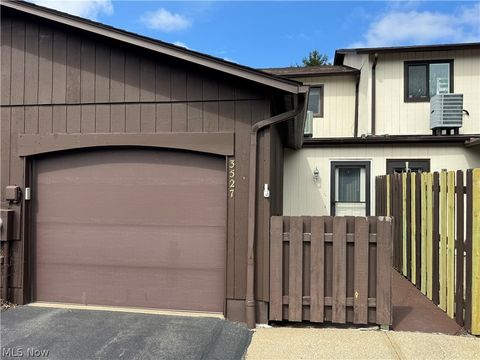 Condo For Sale - 3527 Villa Casa Court<br/> Medina County, Brunswick, OH 44212
