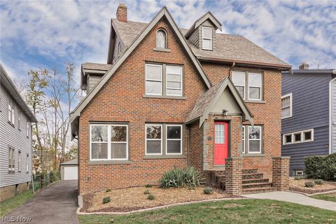 Single Family Residence in Cleveland Heights OH 3373 Scarborough Road.jpg