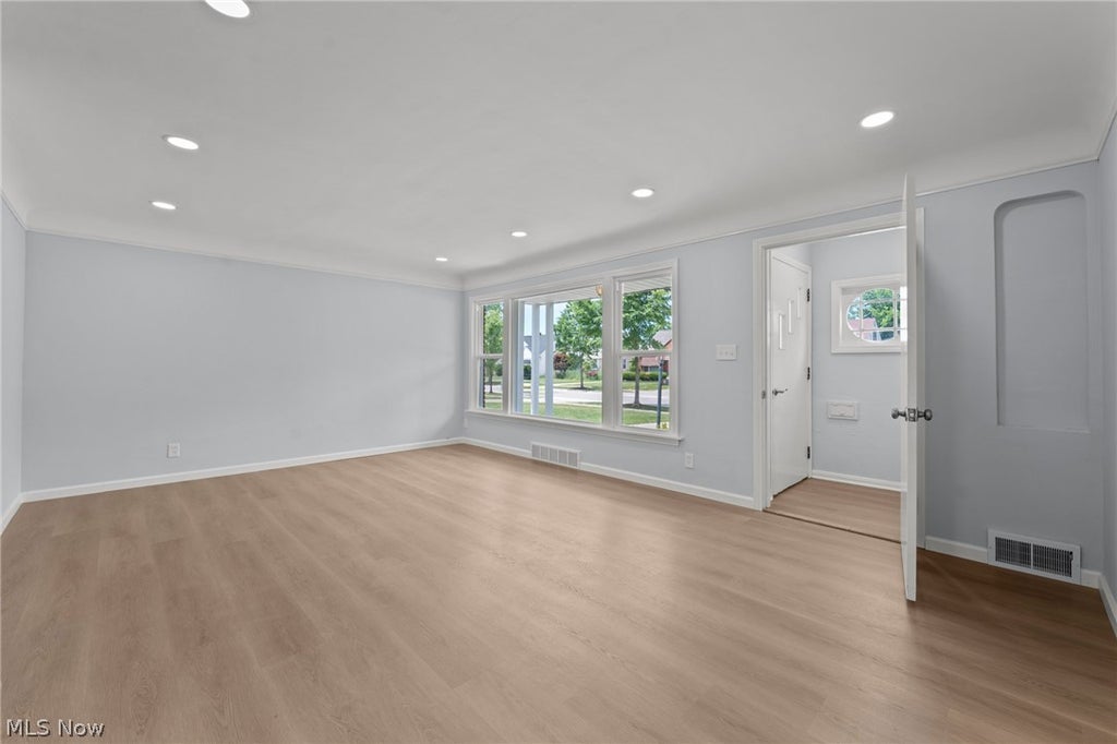 Photo of 24006 E Silsby Road, Beachwood, OH 44122 (MLS # 5216464)