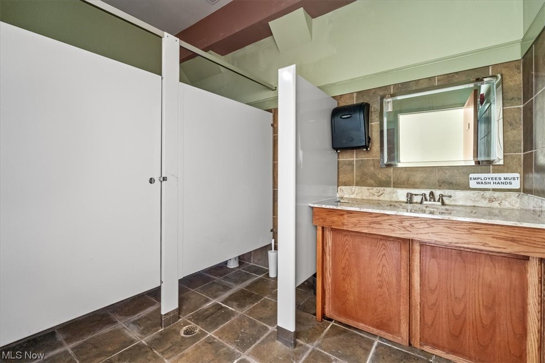 Vienna, West Virginia 26105, United States, ,Commercial,Active,63612