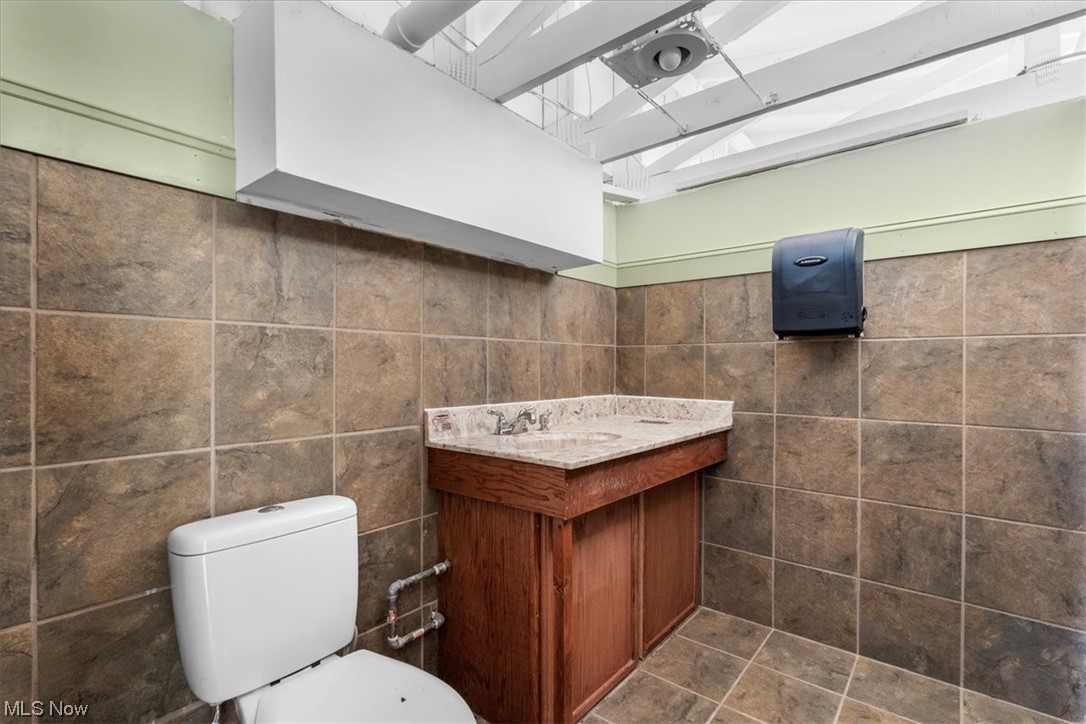 Vienna, West Virginia 26105, United States, ,Commercial,Active,63612