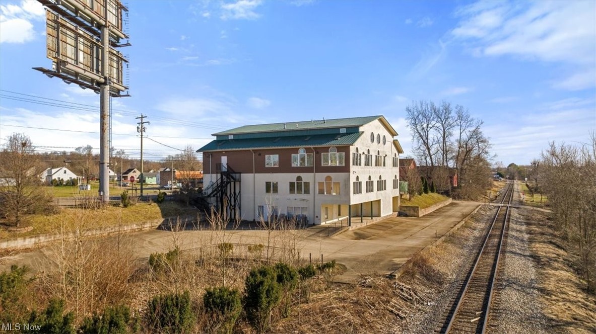 Vienna, West Virginia 26105, United States, ,Commercial,Active,63612