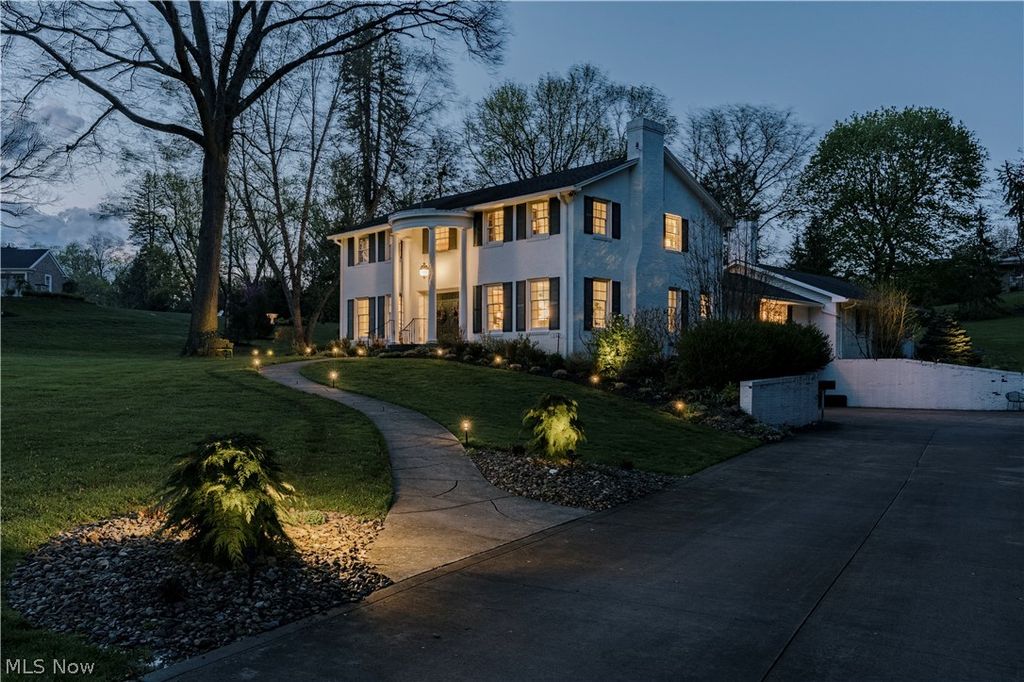 Photo of 2624 Dunkeith Drive NW, Canton, OH 44708 (MLS # 5202012)