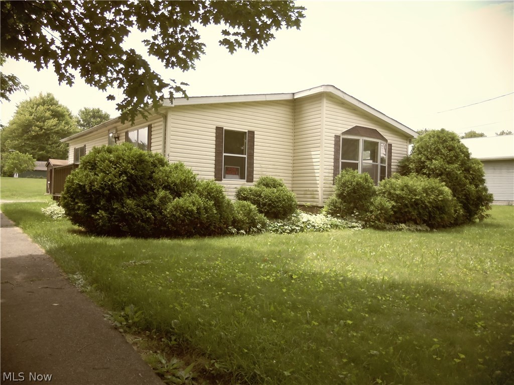 Great as an investment property. Currently tenant occupied. ALL interior pictures taken prior to tenant occupancy. Located in Kent near Plum Creek Park. Easy access to downtown Kent and State Routes. Driveway is shared with 532 Harris. Small shed on property. Modular dwelling converted to RP.