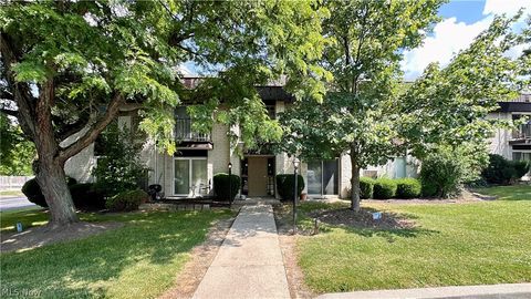 Condo For Sale - 8557 N Akins Road #204<br/> North Royalton, OH 44133