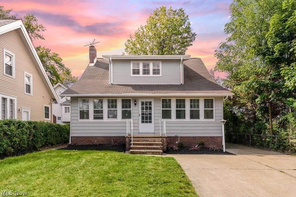 Photo of 18119 Lake Shore Boulevard, Cleveland, OH 44119 (MLS # 5212327)