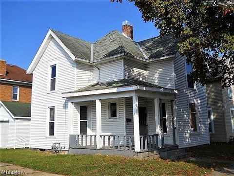 Photo of 433 S 7th Street, Coshocton, OH 43812 (MLS # 5203095)