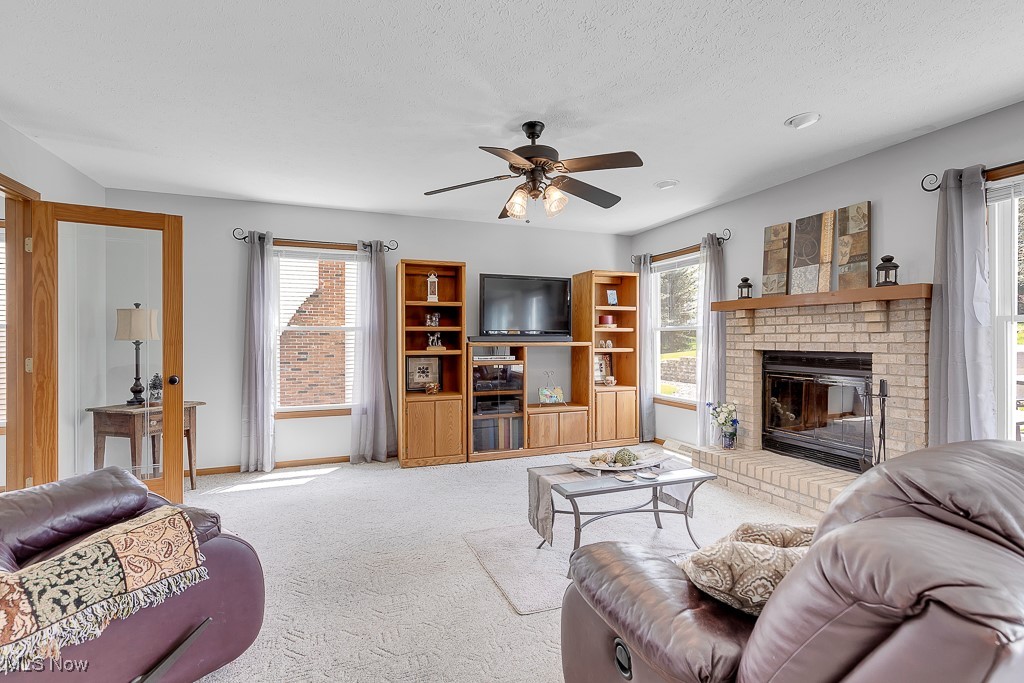 1322 Sharonbrook Drive, Twinsburg, Ohio image 2