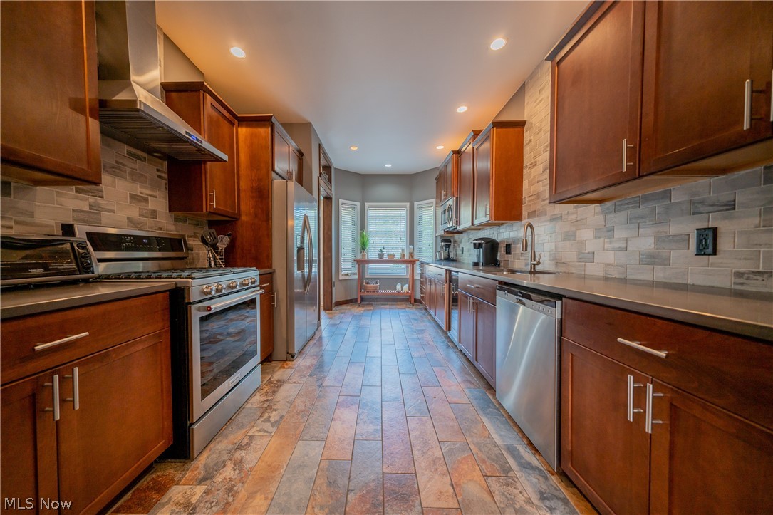 Emerald View Condominium - Residential