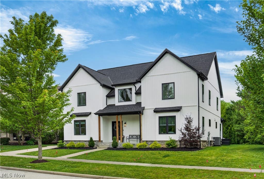 Photo of 7598 Woodland Avenue, Hudson, OH 44236 (MLS # 5219296)