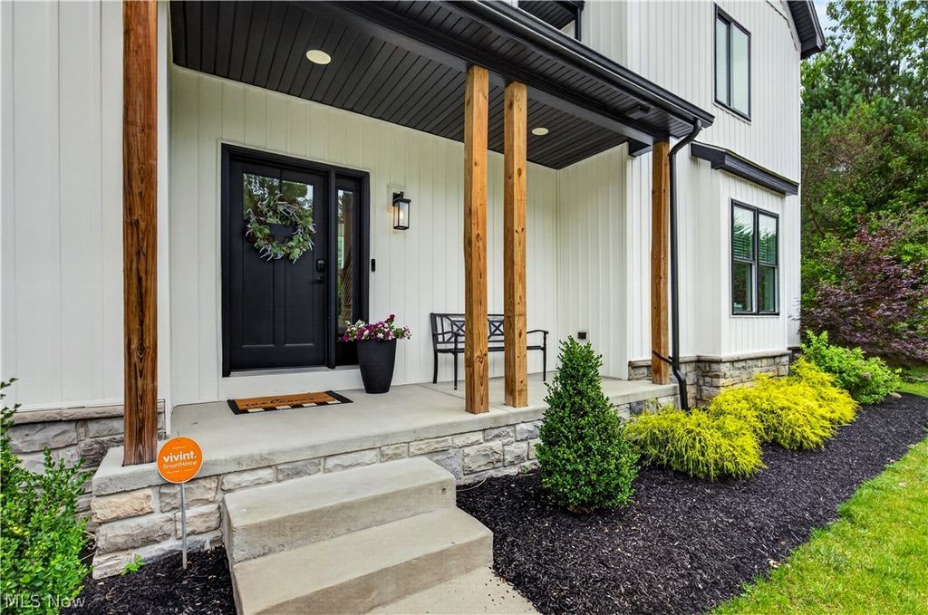Photo of 7598 Woodland Avenue, Hudson, OH 44236 (MLS # 5219296)