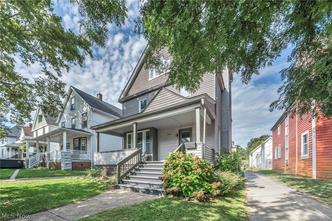 1362 W 61st Street