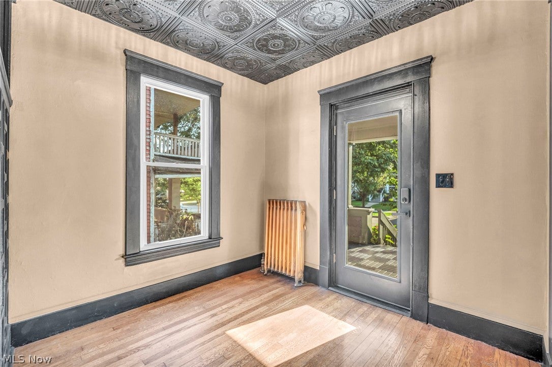 1362 W 61st Street