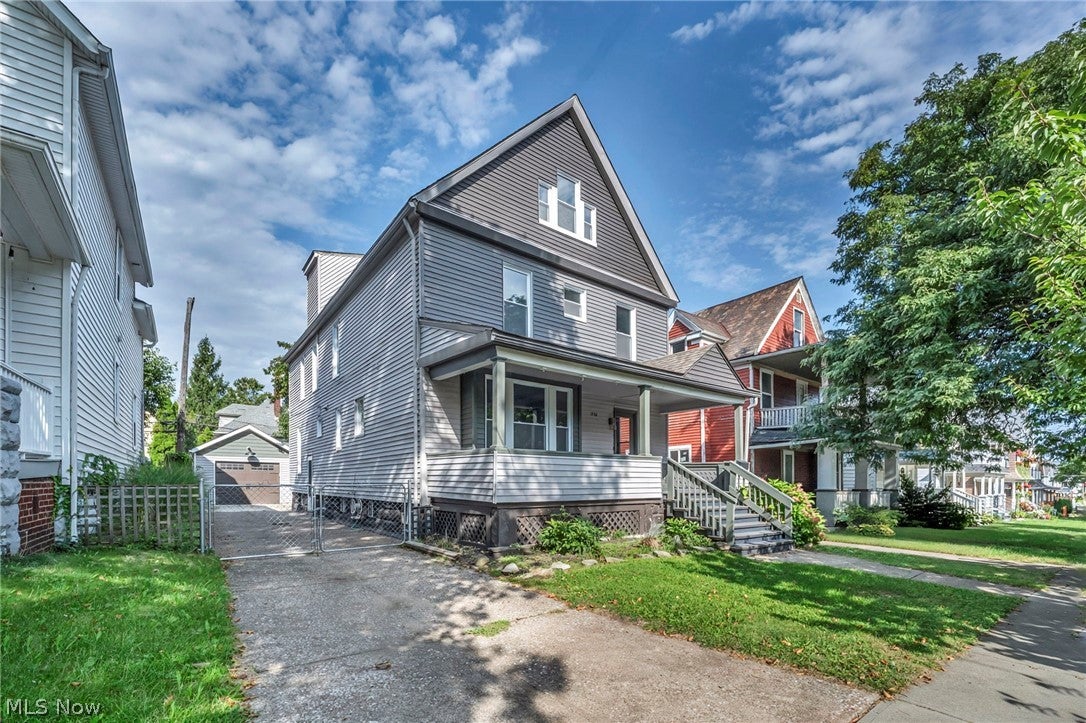 1362 W 61st Street