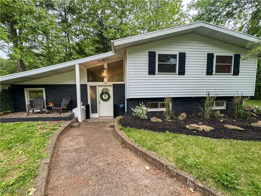 This mid-century modern has been updated from the bottom to the top.  If you're looking for a unique floorplan, a spacious lot, and privacy, this is the place for you.

The interior is fresh and modern, with  a cohesive style from room to room.  The  living room is spacious, has a no-maintenance fireplace,  and has a great light.  The kitchen has new soft close cabinets, new stainless steel appliances, an eat in area, and it walks out to your huge, fenced back yard.  There are three bedrooms on their own level, all with beautiful wood floors.  The master has an ensuite bath with a walk in shower and its own walk in closet.  An additional finished room on the lower level has a closet.  
...and all this is situated on four lots totalling nearly a half acre,      All within 5 minutes from all amenities.    

Be among the first to see this unique property.

NOTE:  All rugs may be purchased outside contract of sale.