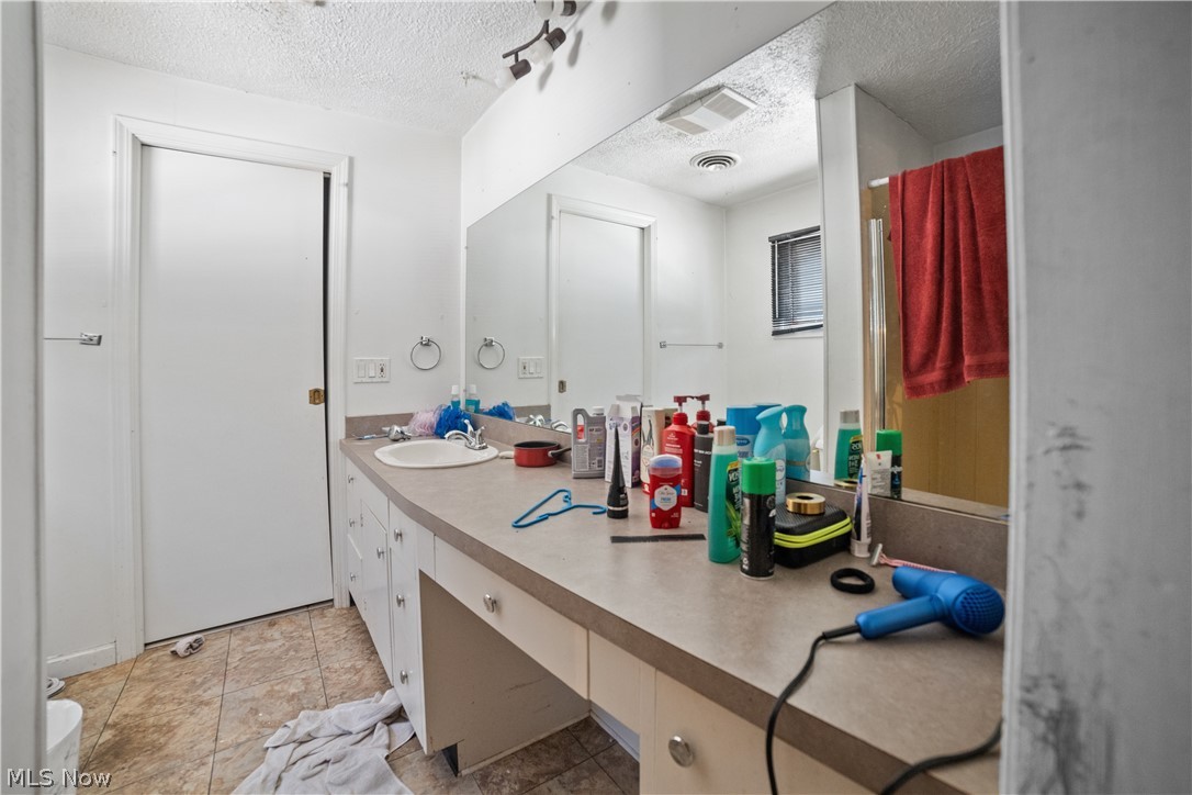 Lucas - Commercial Sale