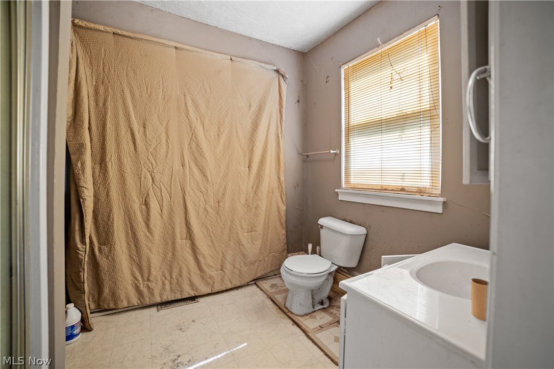 Lucas - Commercial Sale