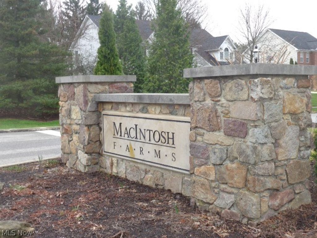 Photo of 1158 Fireside Trail, Broadview Heights, OH 44147 (MLS # 5196616)