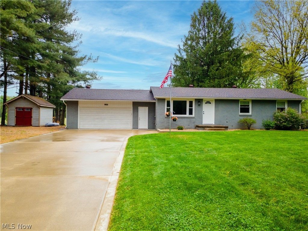 Photo of 13095 Navarre Road SW, Beach City, OH 44608 (MLS # 5206961)