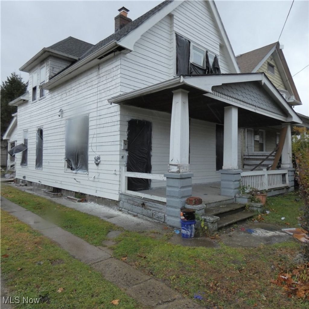Photo of 7116 Fullerton Avenue, Cleveland, OH 44105 (MLS # 5174140)