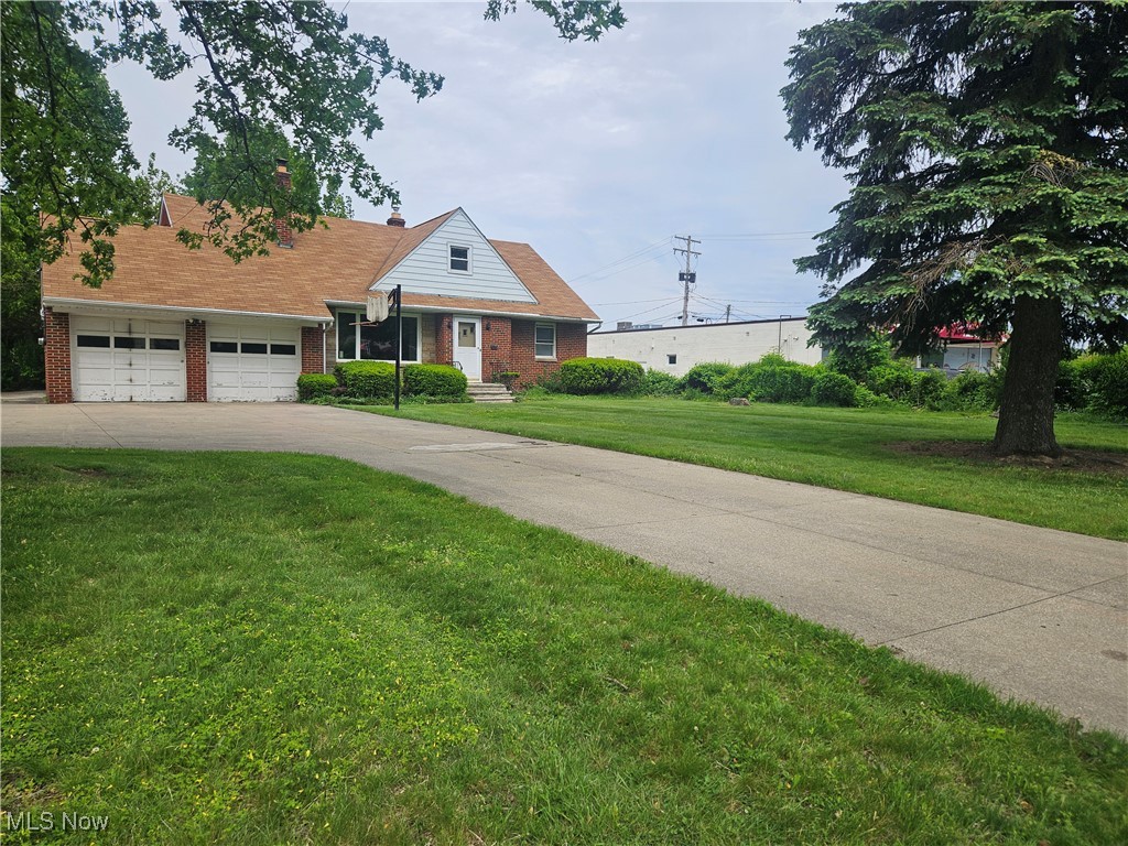Opportunity awaits... This brick bungalow home offers 4 bdrms w 2 full baths. Eat in Kitchen w Dining Rm area. Extra Sun Rm or sitting room leads to spacious (checkout the pics) backyard. Living Rm w Fireplace. 2 bdrms on the 1st floor and 2 bdrms on the 2nd floor. Full basement w 1/2 as Rec Rm and the other half as Laundry area, Workshop space and former Wine Cellar area. 2 car attached garage. Central Air!! Washer & Dryer included.
So many possibilities...