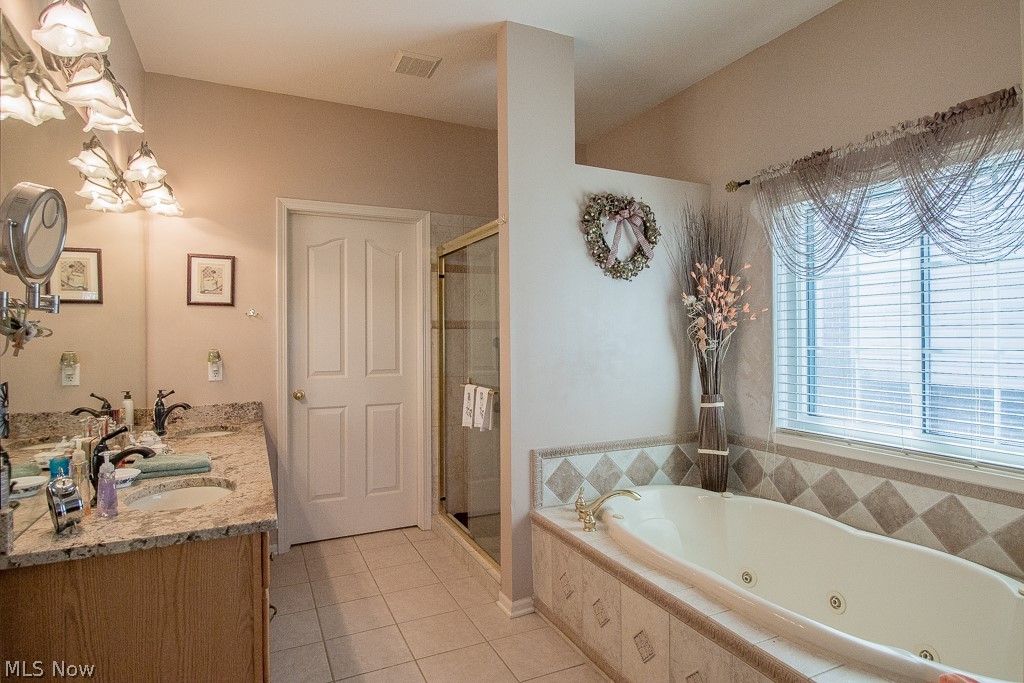 Eagles Club Quail Hol Condo Ph - Residential