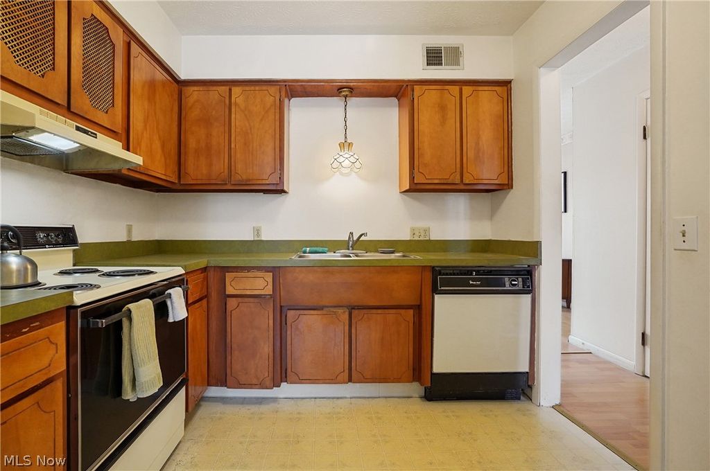 Photo of 8180 Deepwood Boulevard #14-6, Mentor, OH 44060 (MLS # 5186453)