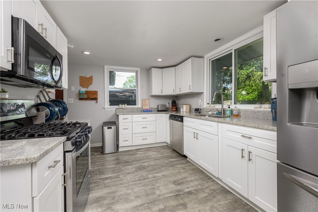 Photo of 151 Shiawassee Avenue, Fairlawn, OH 44333 (MLS # 5180775)