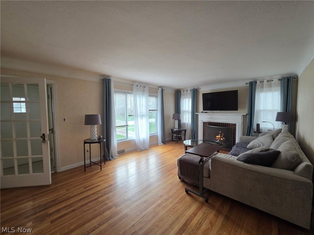 Photo of 1520 Jaeger Drive, Lyndhurst, OH 44124 (MLS # 5200868)