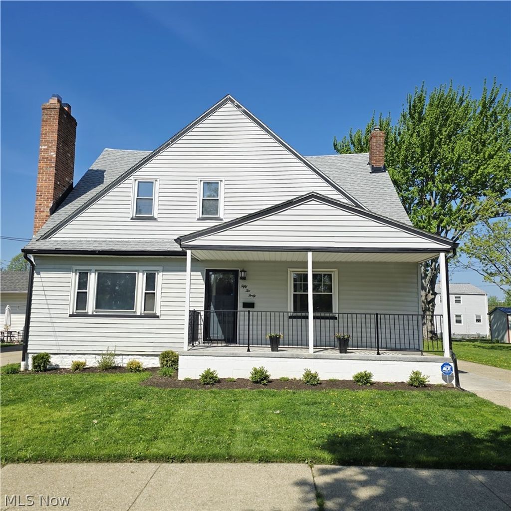 Photo of 5240 W 147th Street, Brook Park, OH 44142 (MLS # 5203940)