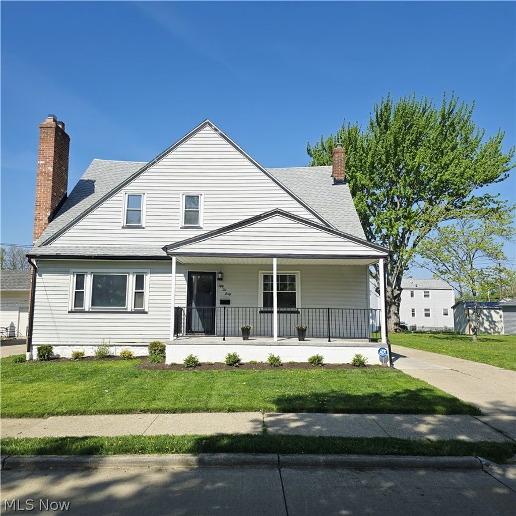 Photo of 5240 W 147th Street, Brook Park, OH 44142 (MLS # 5203940)