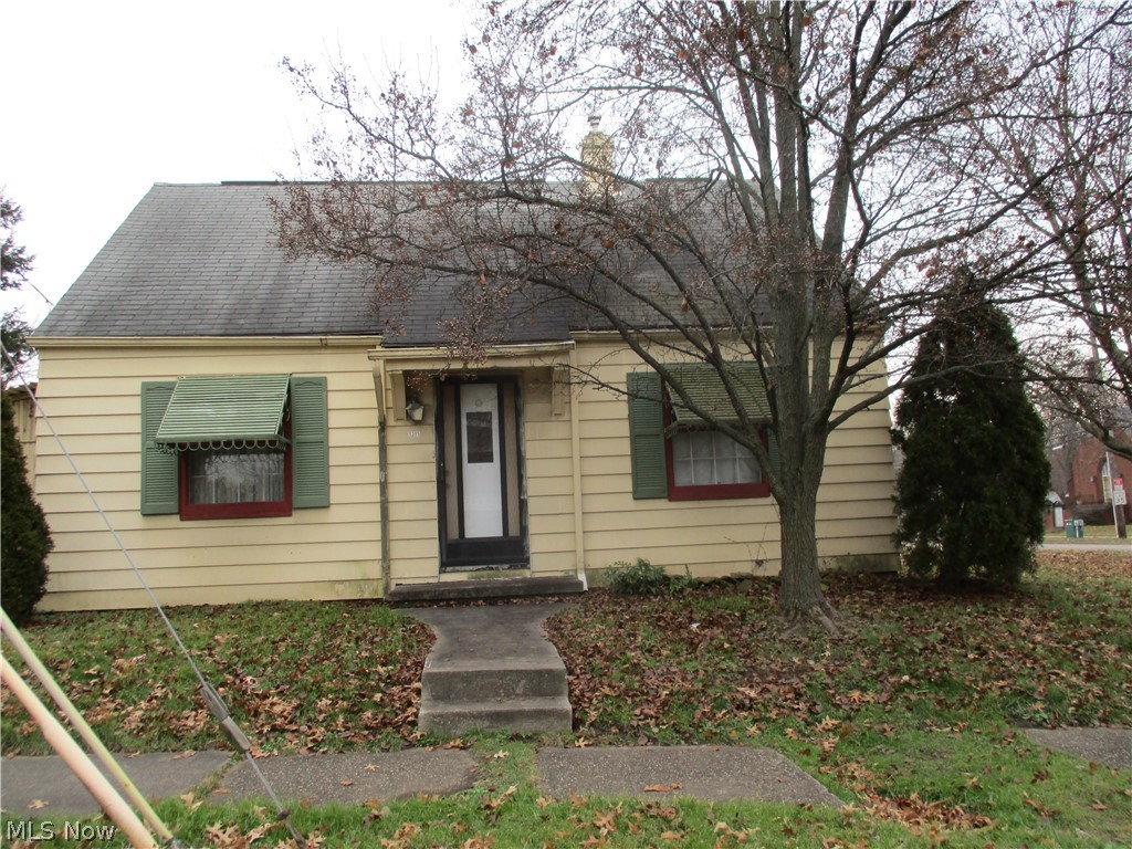 This house is in need of some repair and updates. Lots of potential. Three bedrooms and 1 full bath. Detached 1 car garage. The property is sold as is. The furnace was replaced in 2017 and the utilities are on.