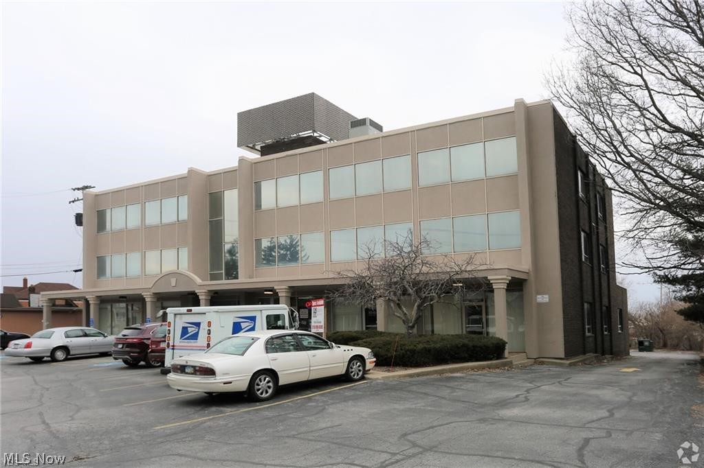 Great office building under New Management !!! Central Parma Location !!!
One of several office spaces available for lease !!!
CALL TODAY TO SCHEDULE AN APPOINTMENT !!!