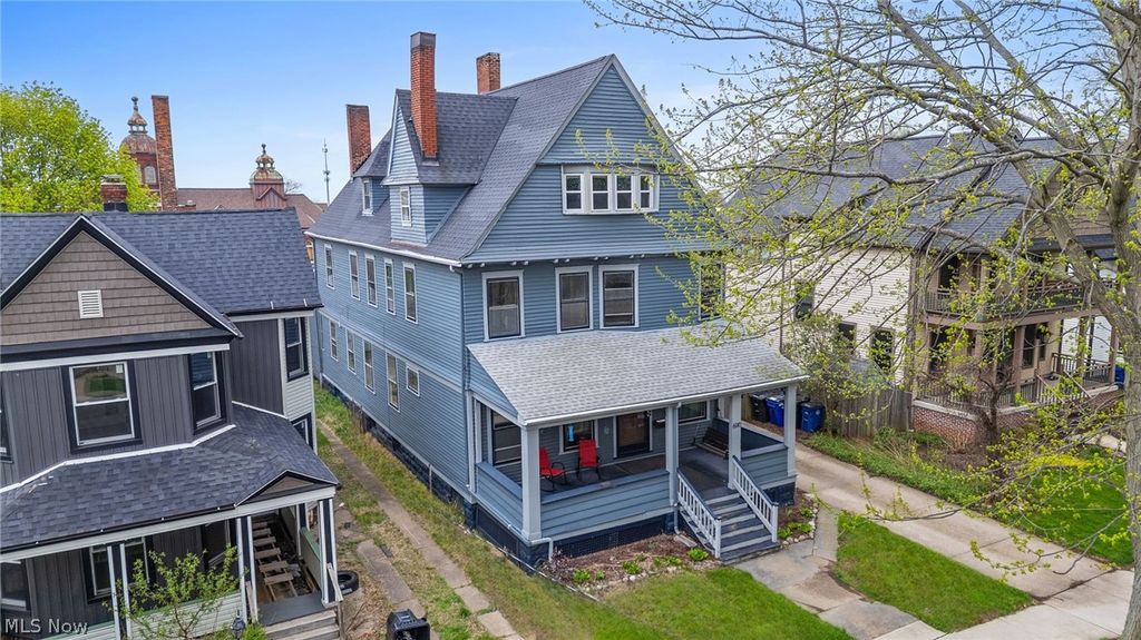 Photo of 6110 W Clinton Avenue, Cleveland, OH 44102 (MLS # 5202215)