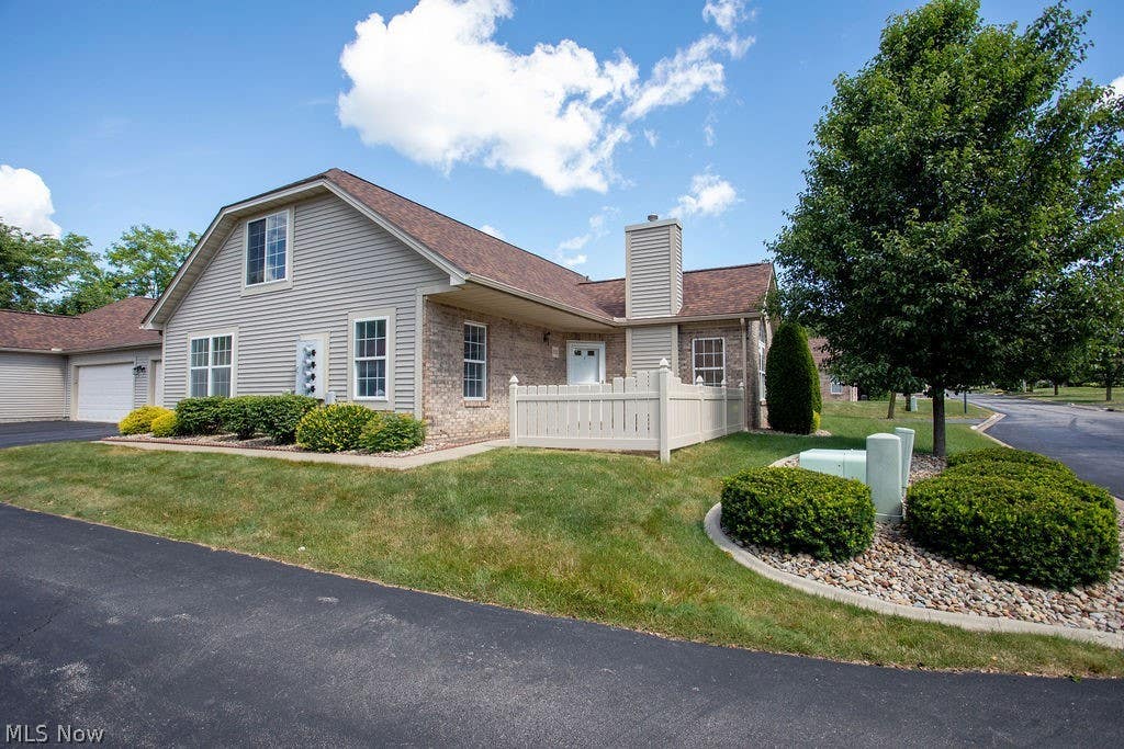 Photo of 695 E Western Reserve Road, Poland, OH 44514 (MLS # 5219688)