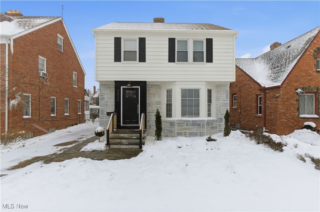 Photo of 3623 Bainbridge Road, Cleveland Heights, OH 44118 (MLS # 5181974)
