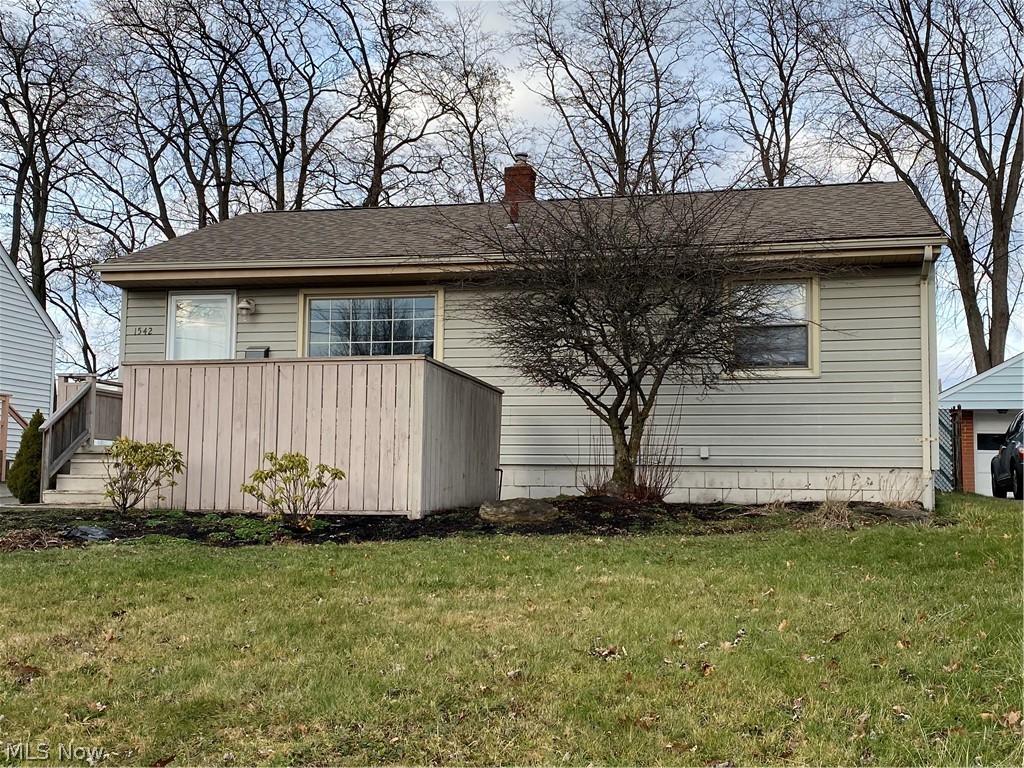 Cute 3 bedroom ranch. Bedrooms have new carpet and interior of the home has been newly painted. Home has AC, Vinyl Windows, Dimensional shingles and eat in kitchen . All appliances stay...