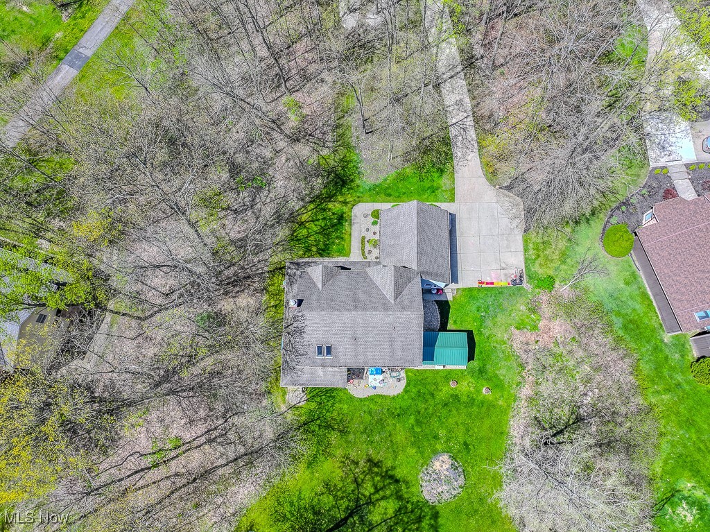 12125 Burlington Glen Drive, Chardon, Ohio image 2